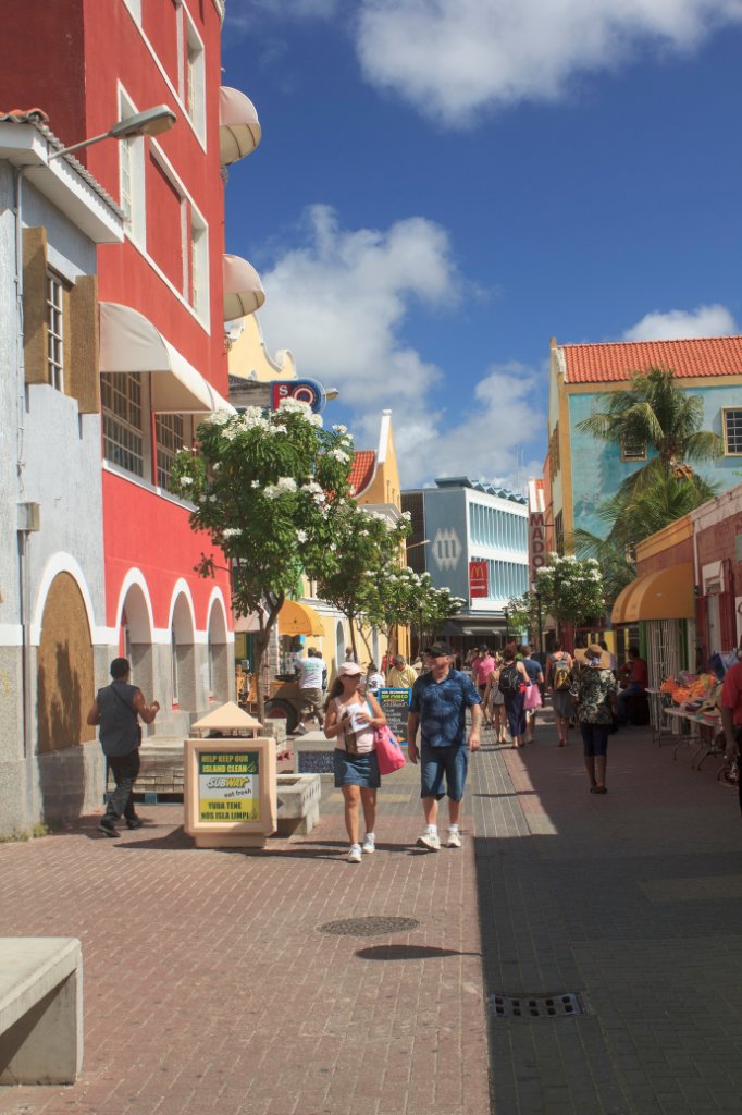 24-The Columbus straat in Willemstad.jpg - The Columbus straat in Willemstad